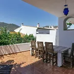 Designer House With Panoramic Views *