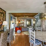 Designer House With Panoramic Views *