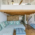 Designer House With Panoramic Views *