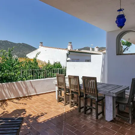 Designer House With Panoramic Views *