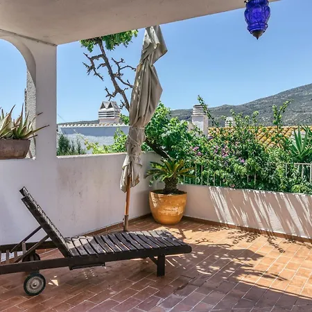 Designer House With Panoramic Views 카다케스
