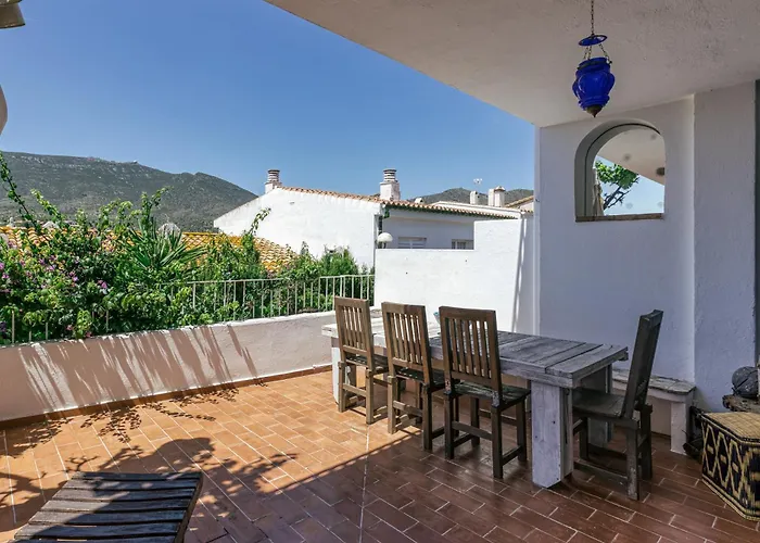 Designer House With Panoramic Views *