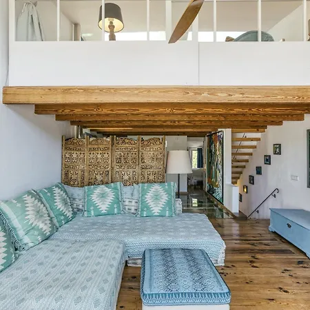 Designer House With Panoramic Views *